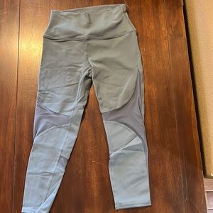 alo yoga Capri, size small, blue, worn once